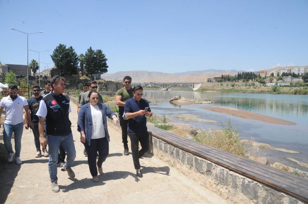 Kayıp kız çocuğu Dicle Nehri’nde aranıyor 22